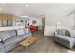 美国俄勒冈州波特兰的独栋别墅，8630 SW 61st Ave，编号77601554